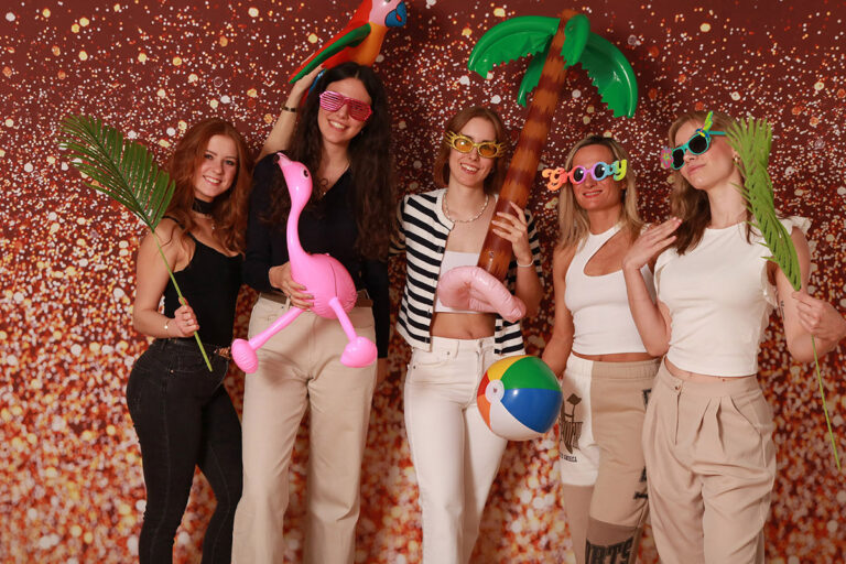 Freundinnenfoto im Selfiestudio