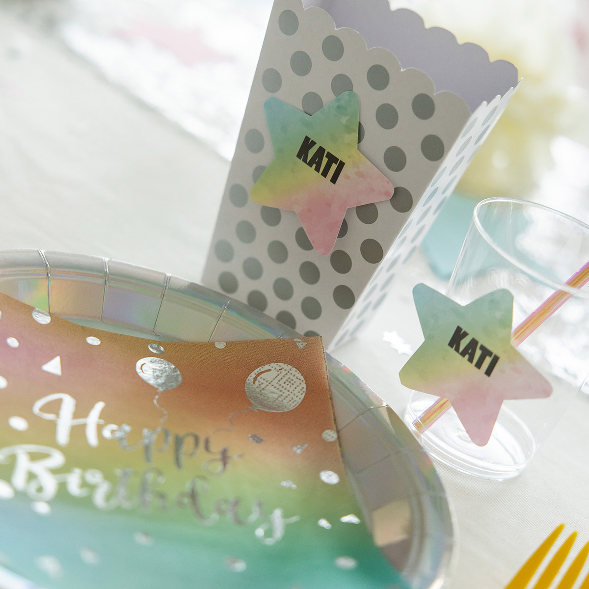 Personalisiertes Partygeschirr in Pastell und Silber