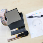 Styling Workshopplatz mit Spiegel und Pinsel