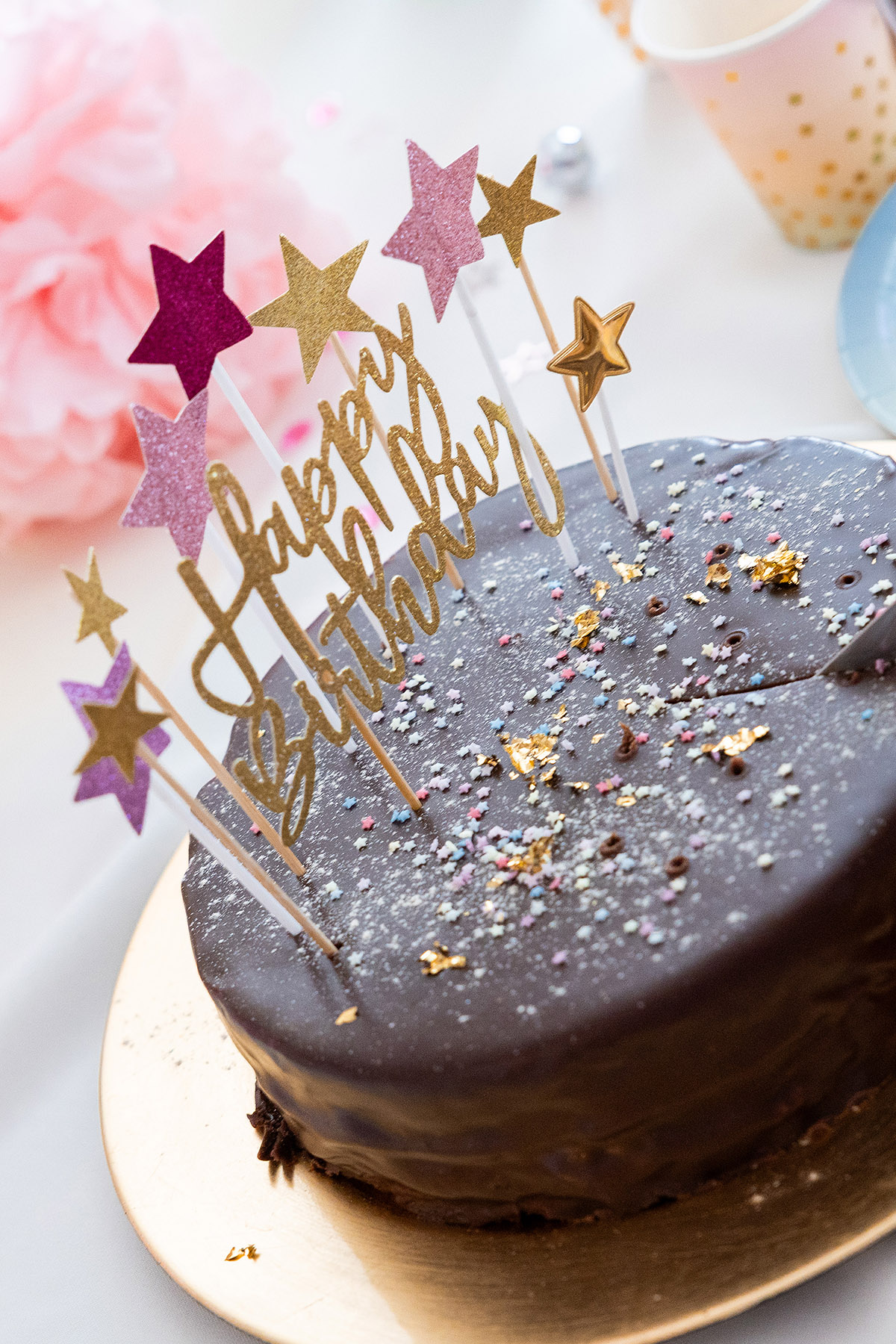 Sachertorte mit Dekoration