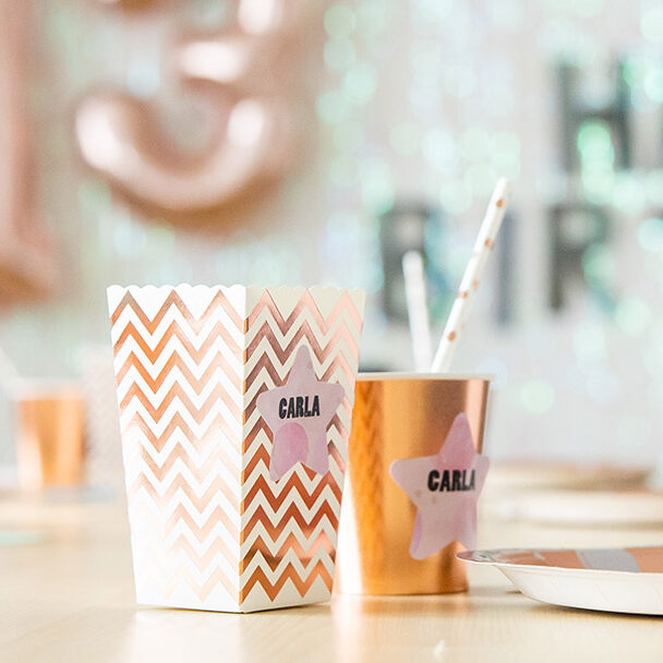 Rose Becher und Teller mit Namen