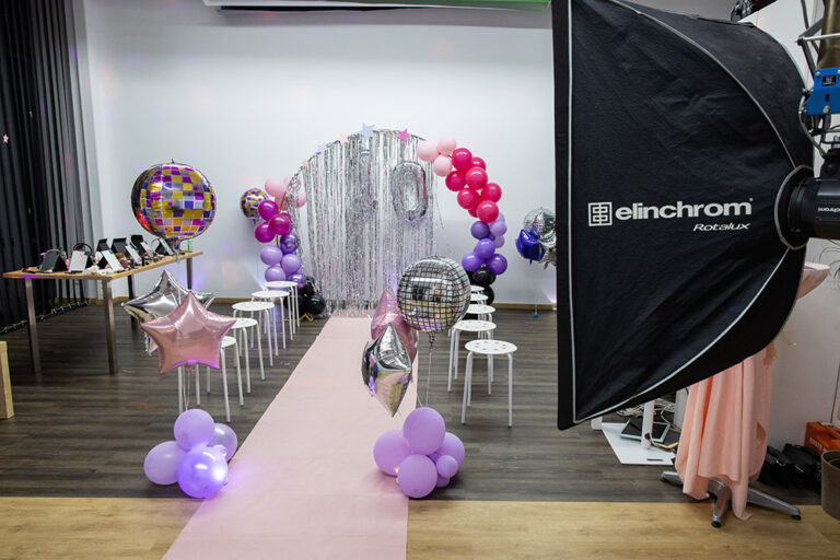 Laufsteg in den Discofarben