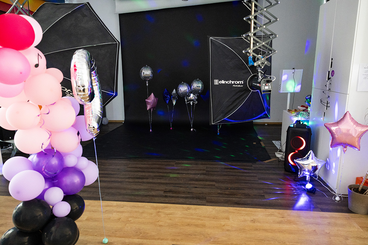 Fotoshootingfläche mti schwarzem Hitnergrund