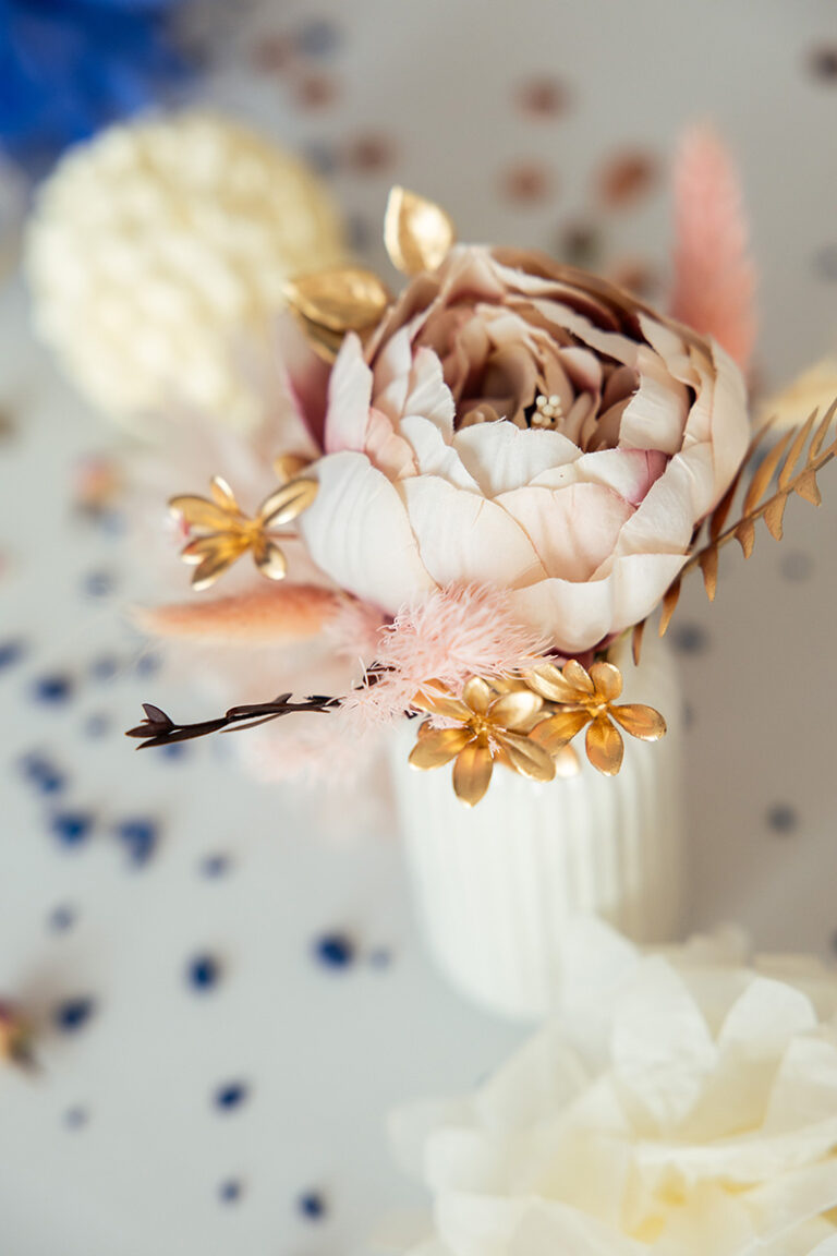 Blumendekoration rose creme und Gold