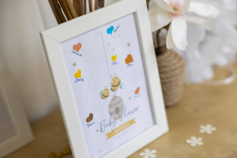 Unterschriftsrahmen Bienenmotto Babyparty